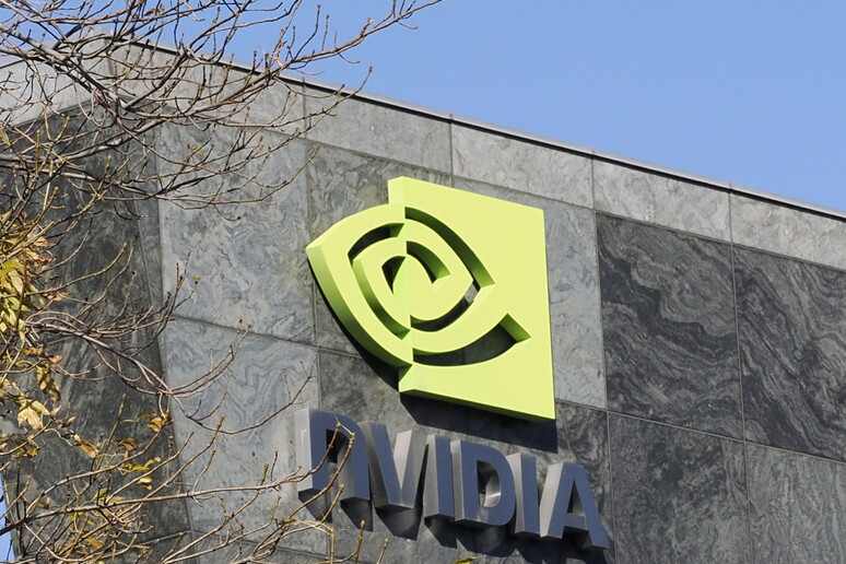 Nvidia pesante a Wall Street con ipotesi stretta Trump, -6,9%