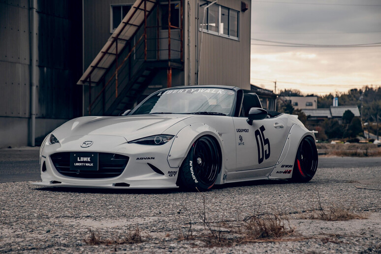 Mazda MX-5 by Liberty Walk © ANSA/Liberty Walk