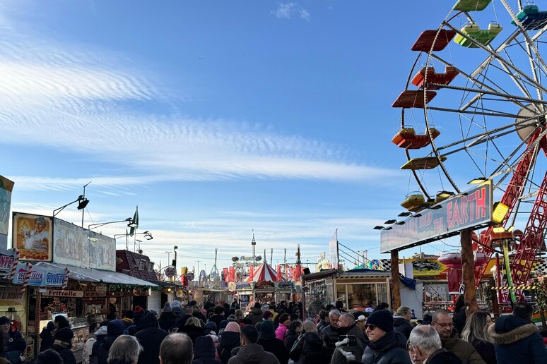 Luna park a Genova - RIPRODUZIONE RISERVATA