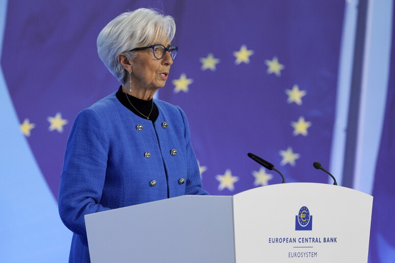 Lagarde, fiduciosa che Bitcoin resti fuori da riserve Ue