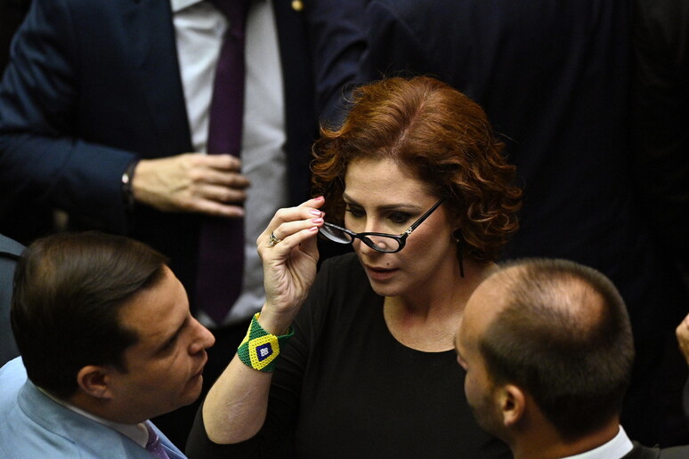 Brasile: revocato mandato alla deputata del partito di Bolsonaro