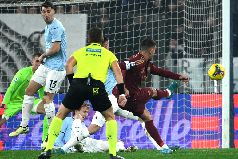 Serie A: il derby è della Roma, Lazio battuta 2-0