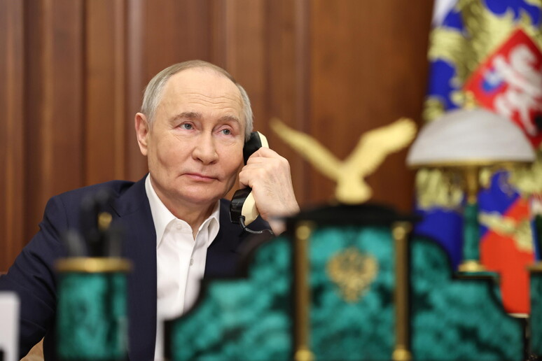 Russian President Vladimir Putin speaks on the phone © ANSA/EPA