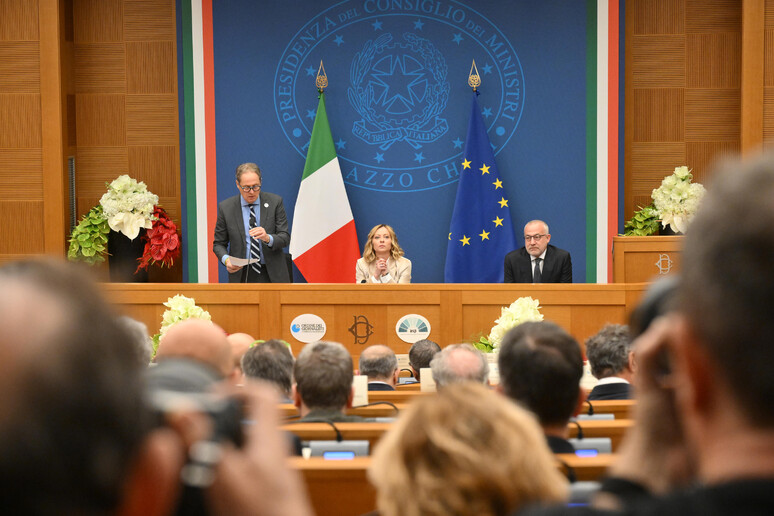 Meloni: 'Non sono un limite per la libertà di stampa o per la democrazia'