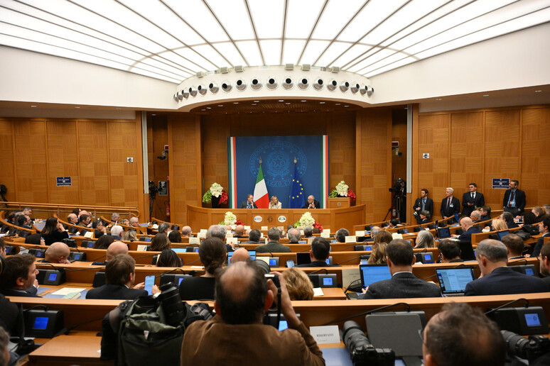 La presidente del Consiglio, Giorgia Meloni, durante la conferenza stampa di fine anno - RIPRODUZIONE RISERVATA