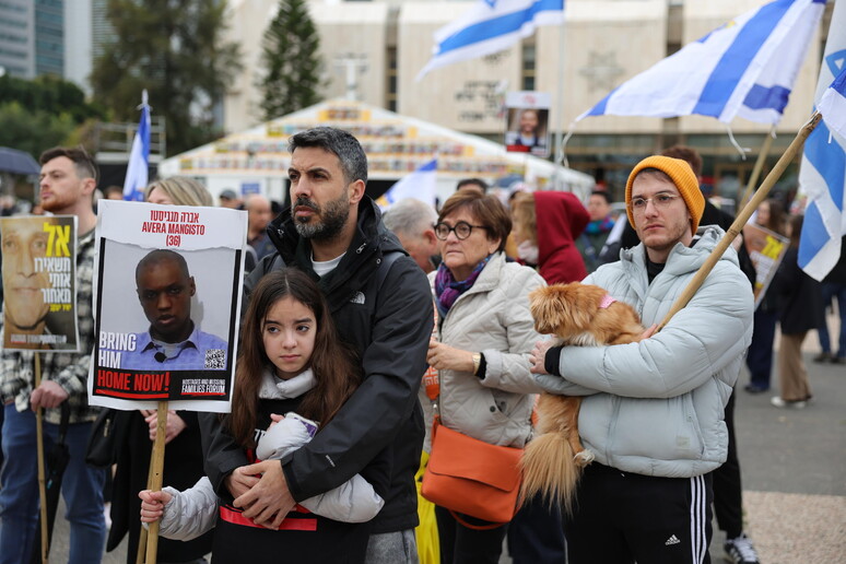 Media,stasera consegna dei corpi dei 4 ostaggi israeliani - Medio Oriente - Ansa.it