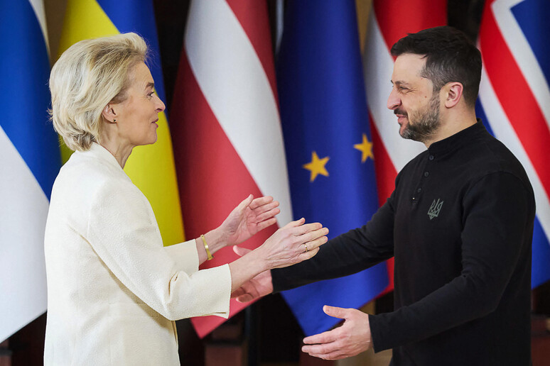 L'Ue si schiera con Zelensky: 'Siamo con te' - Notizie - Ansa.it