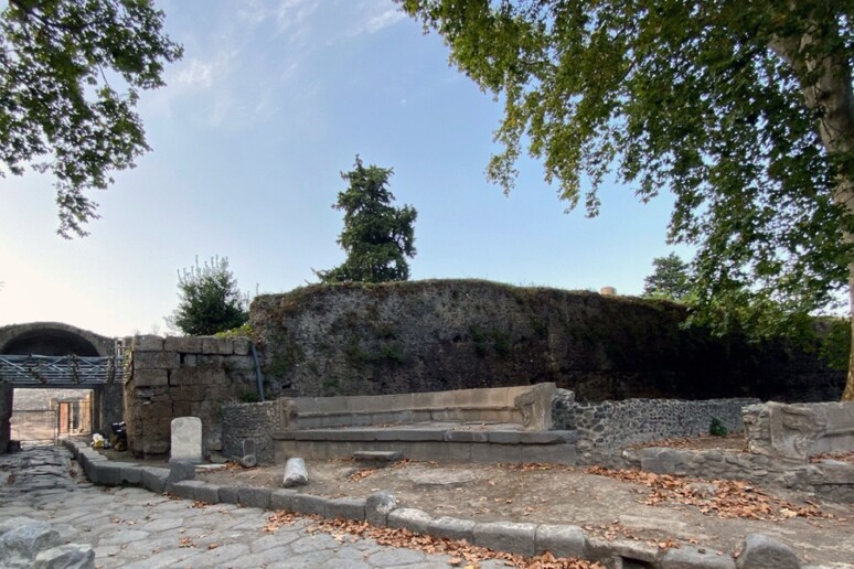 Pompei, l'area delle tombe fu realizzata in una ex discarica