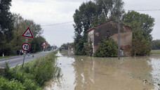 Maltempo: tracima il torrente Crostolo, evacuazioni nel Reggiano